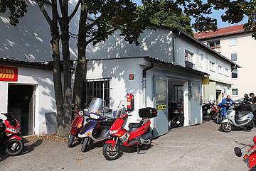 Die ehemalige Schlosserei der Firma Klein: In den Kleinschen Höfen wurde sie zur Motorradwerkstatt.