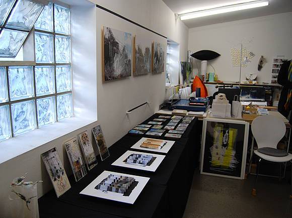 Das Atelier der Papierkünstlerin Waltraud Zinsser. Sie gehörte zu den Künstlern, die die Kleinschen Höfe zu kreativem Leben erweckten. 