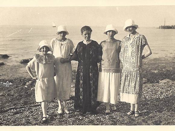 Barbara und Wilhelmine an der Nordsee (1922)
