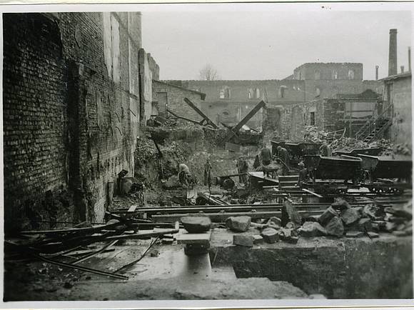 Elisabethenstraße 68-70 nach Bombenangriff