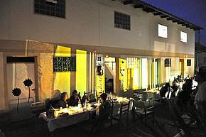 Nächtliche Beleuchtung während der "Mainacht 2011" in den Kleinschen Höfen.