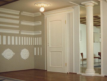 Im Ausstellungsraum der Firma Klein konnten sich Kunden von der Qualität der Stuckarbeiten ein Bild machen. Auch eine marmorierte Säule strahlte in ihrem künstlichen Glanz.   