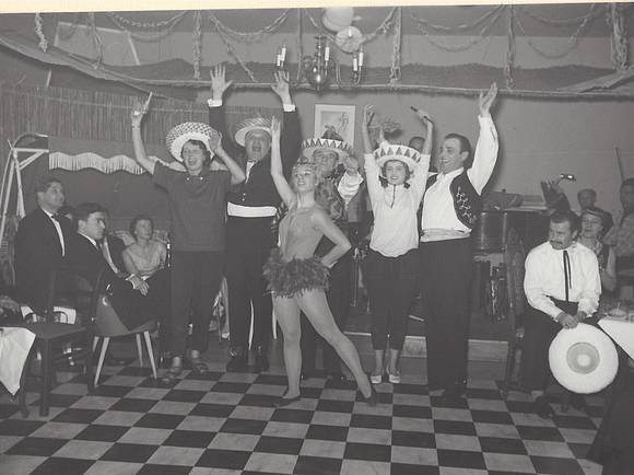 Hausball 1958: Eine Reise nach Kuba mit Rum, Salsa und Guantanamera.